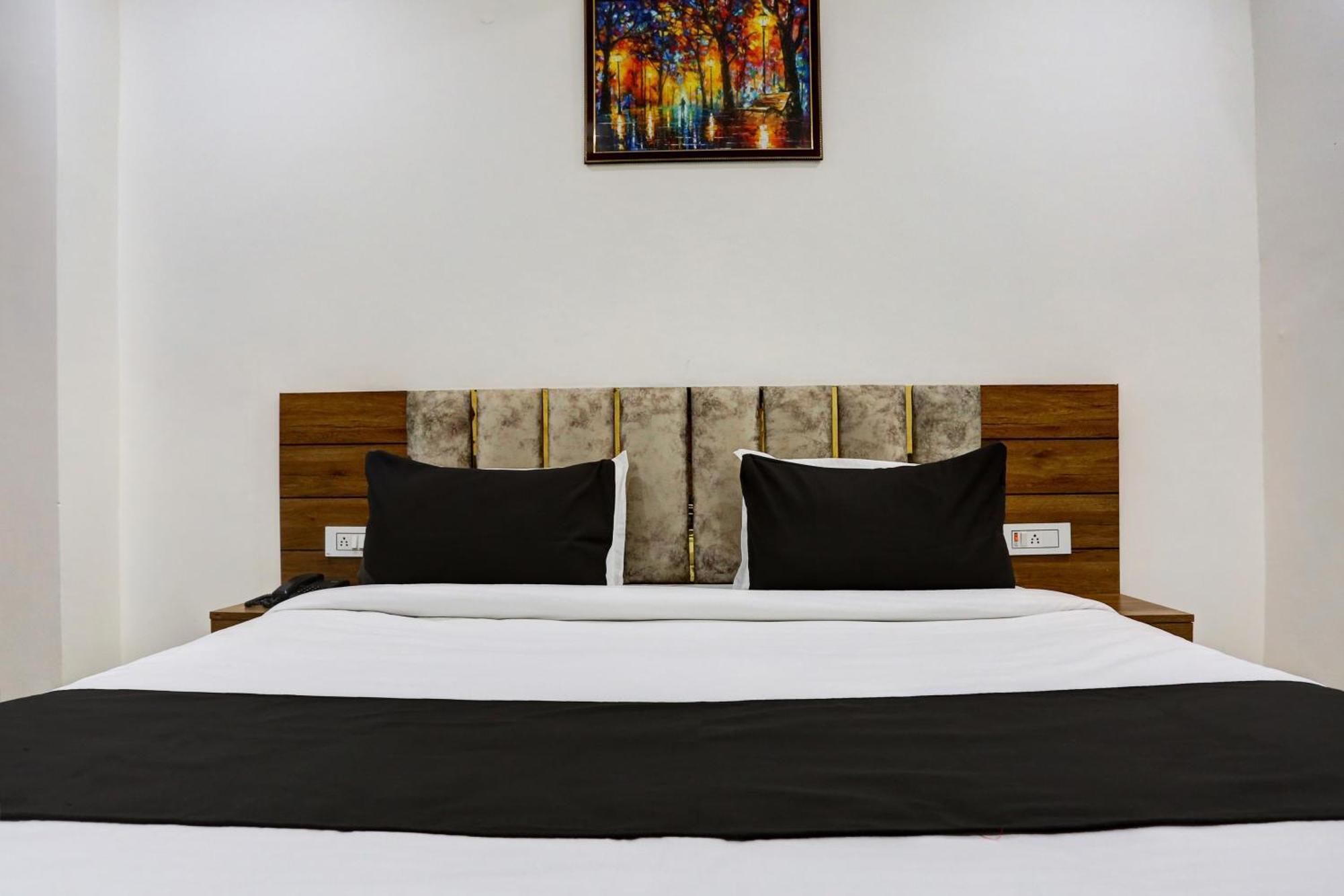 Hotel Collection O Jairaj Alwar Esterno foto