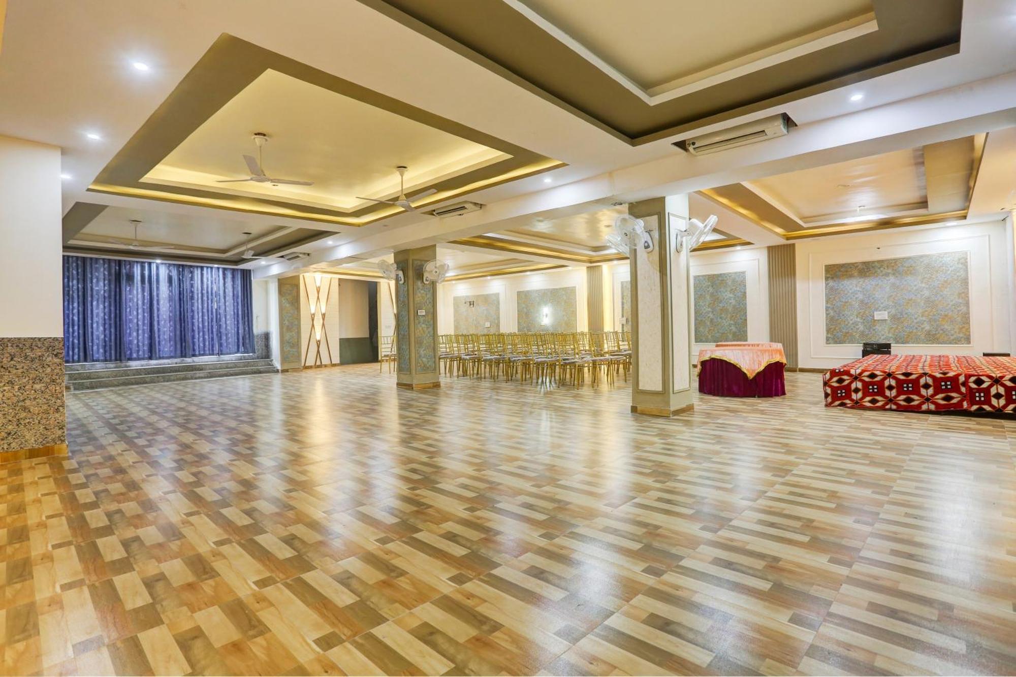 Hotel Collection O Jairaj Alwar Esterno foto