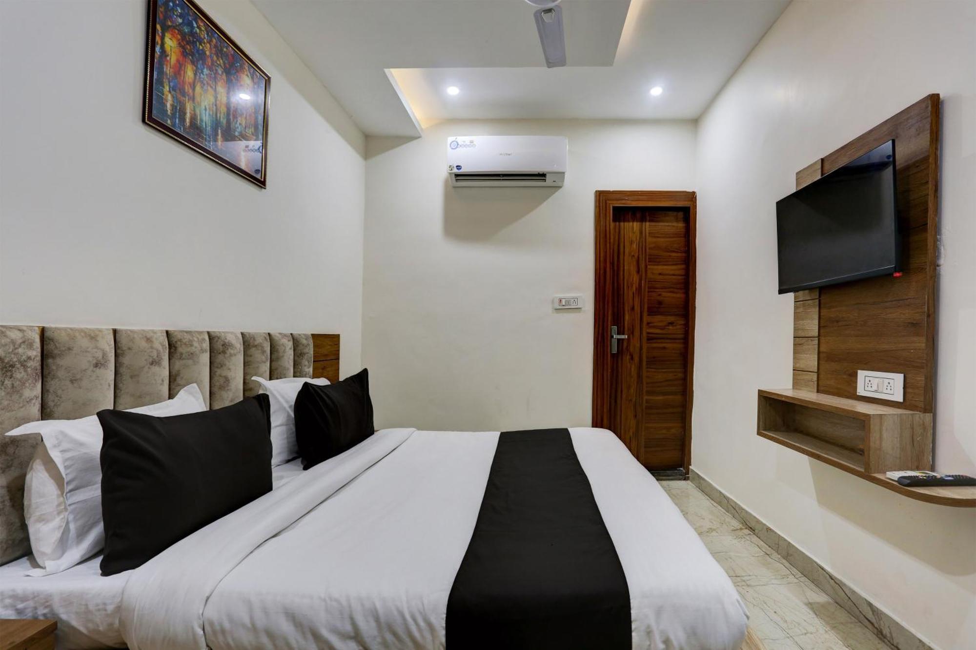 Hotel Collection O Jairaj Alwar Esterno foto