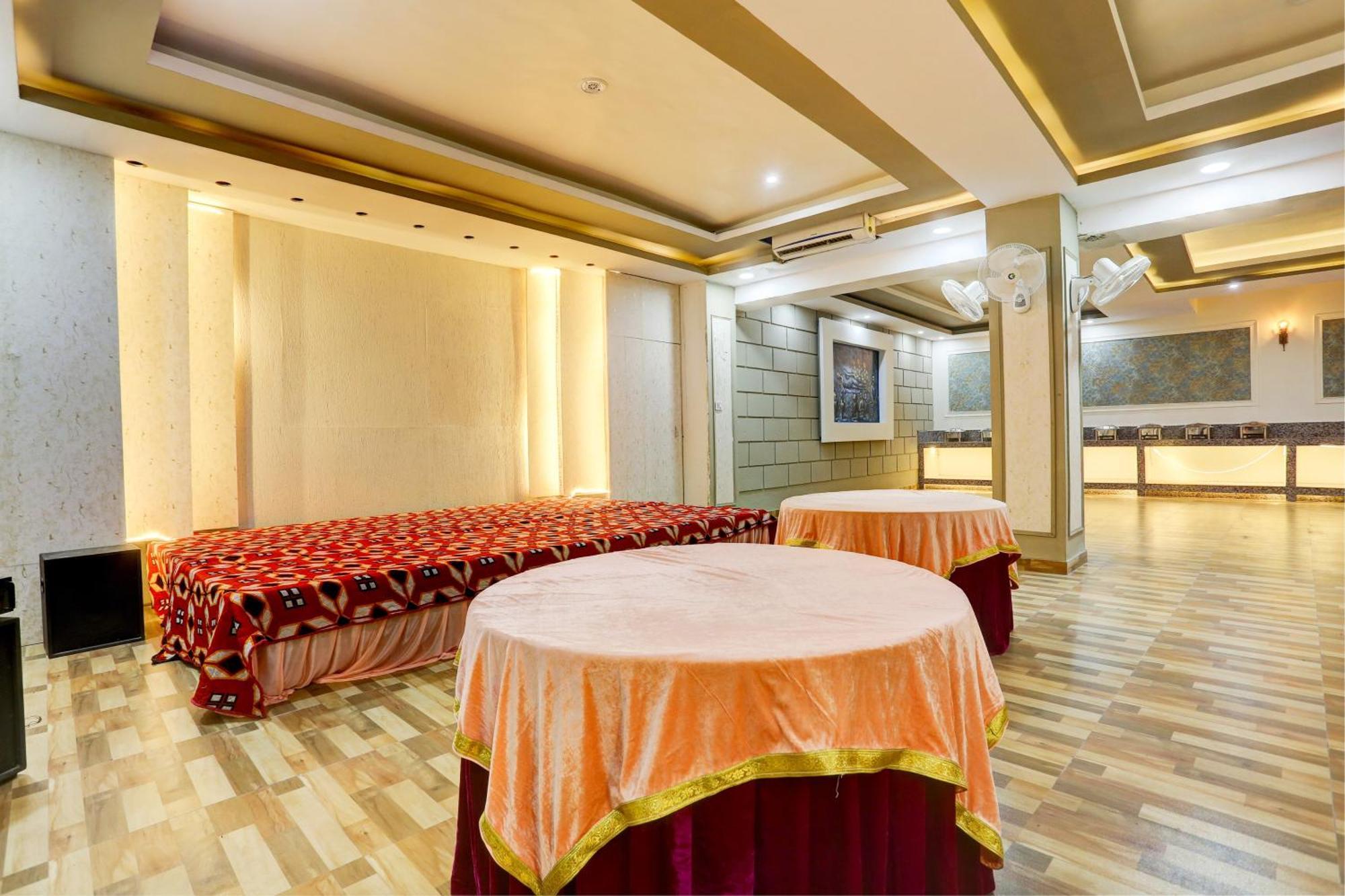 Hotel Collection O Jairaj Alwar Esterno foto