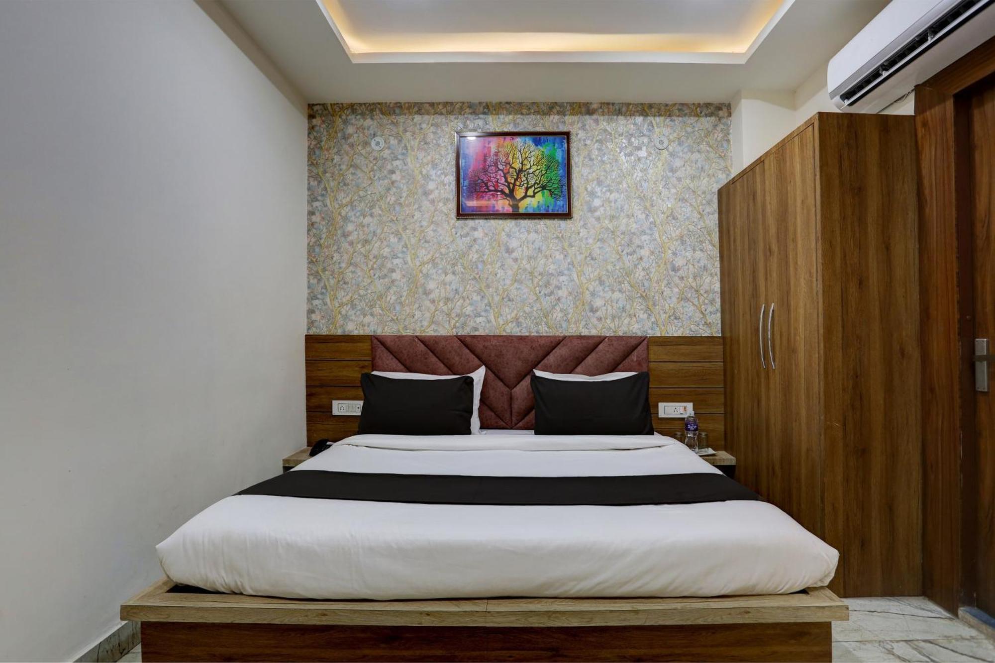 Hotel Collection O Jairaj Alwar Esterno foto