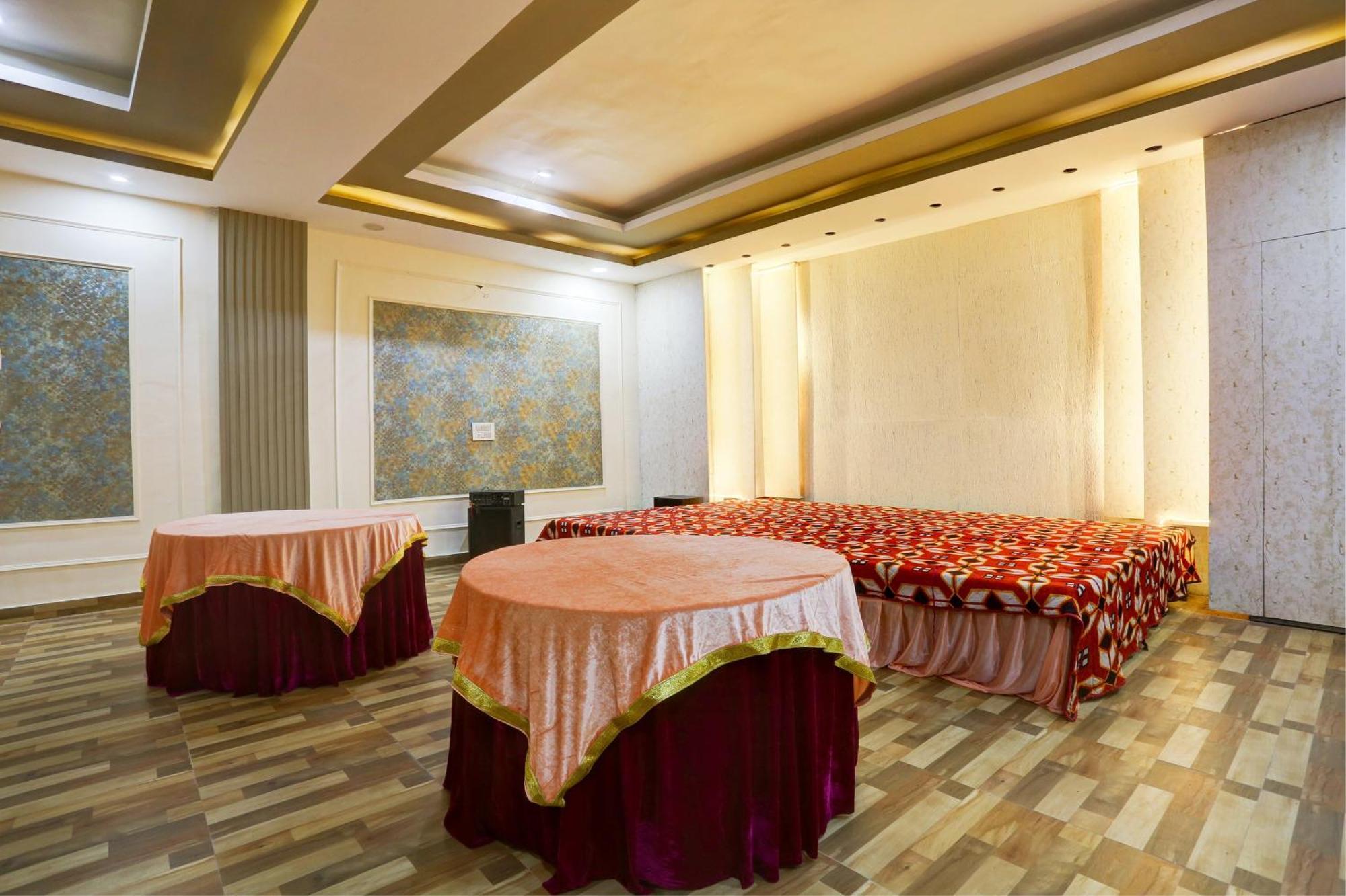 Hotel Collection O Jairaj Alwar Esterno foto