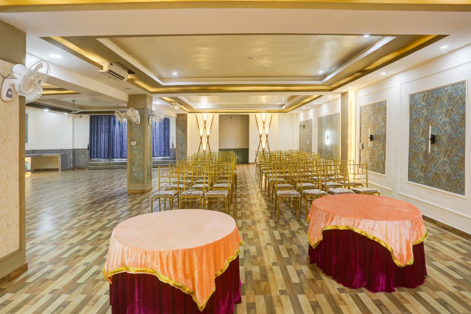 Hotel Collection O Jairaj Alwar Esterno foto