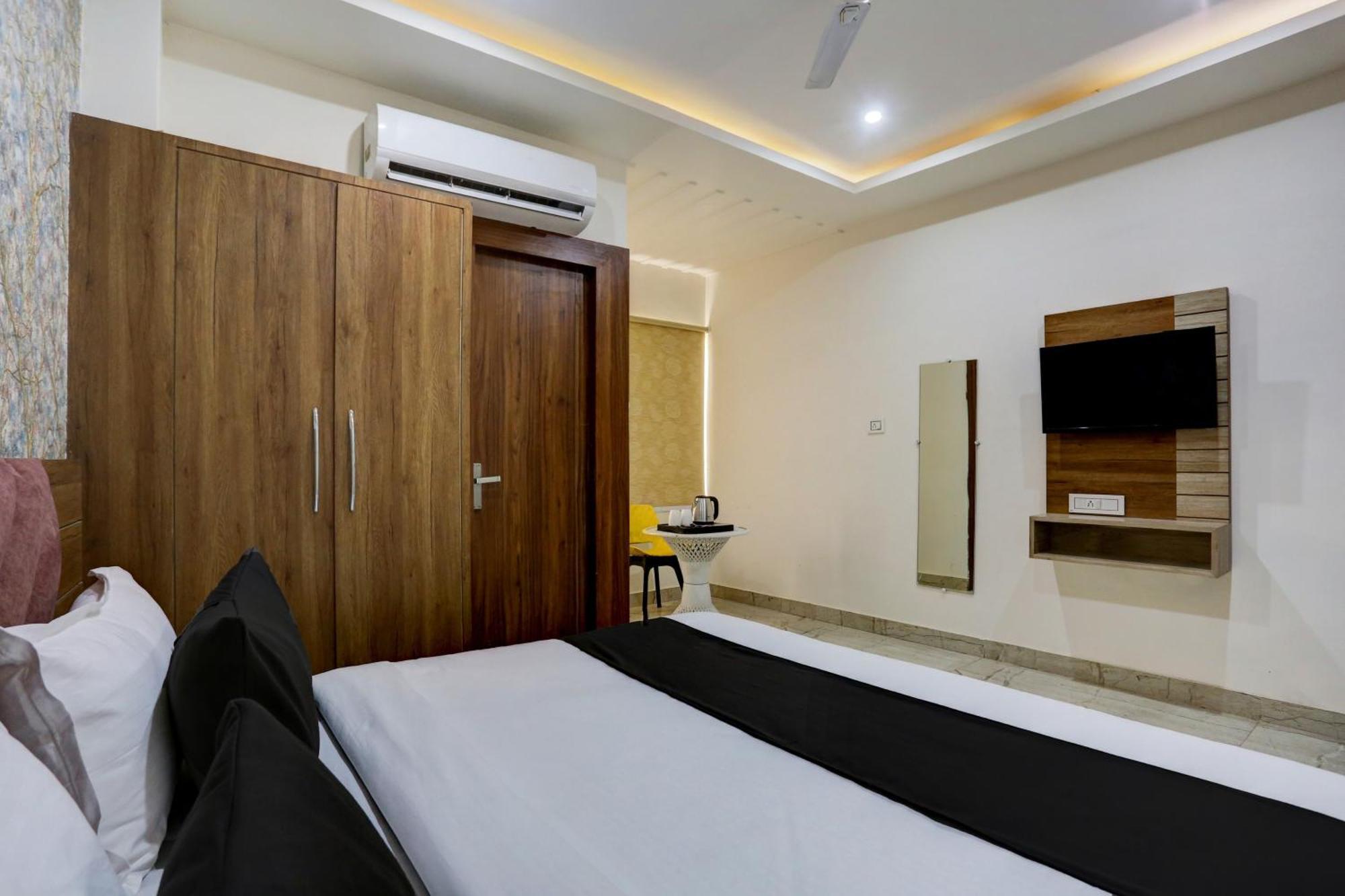 Hotel Collection O Jairaj Alwar Esterno foto