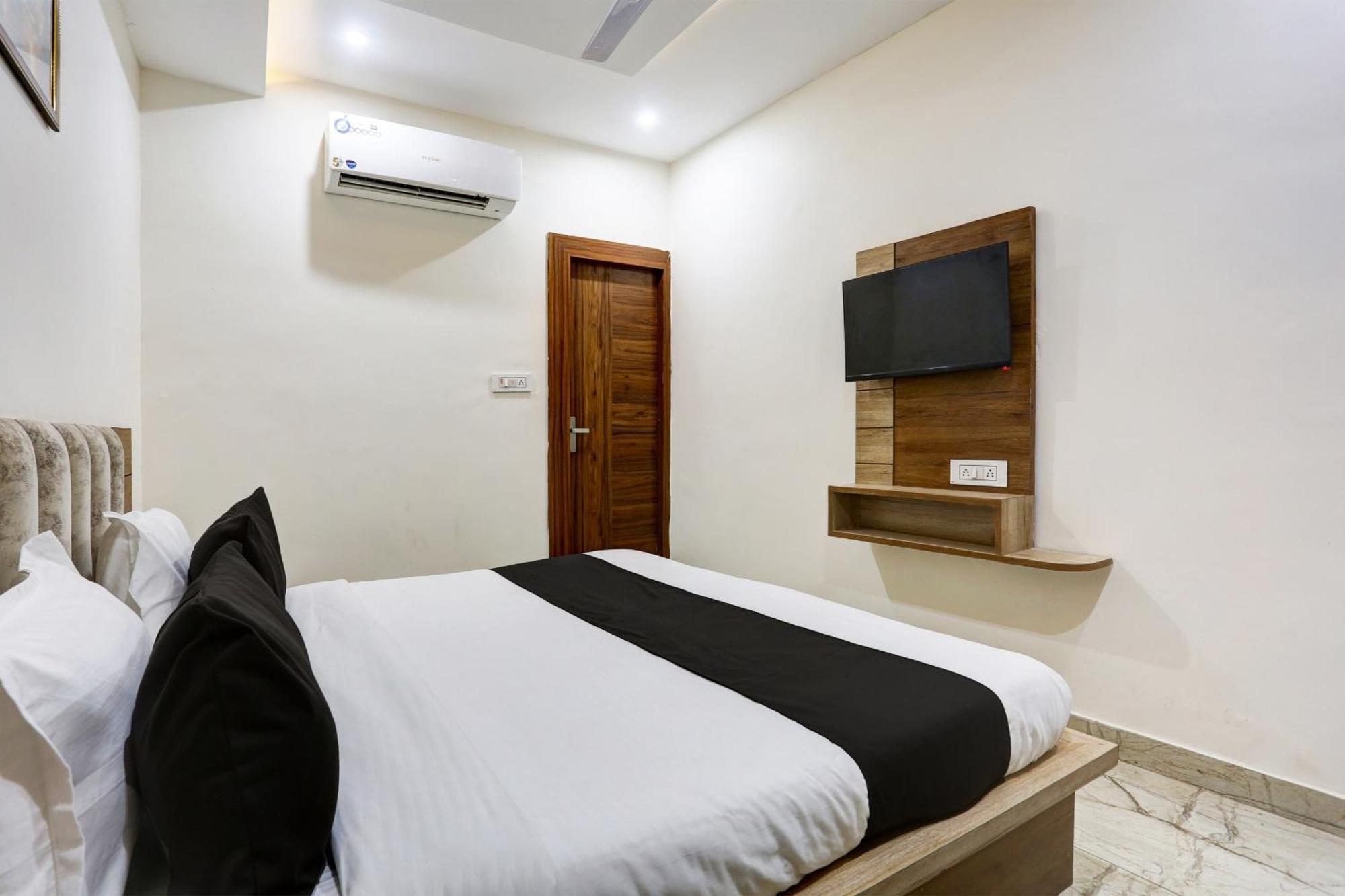 Hotel Collection O Jairaj Alwar Esterno foto