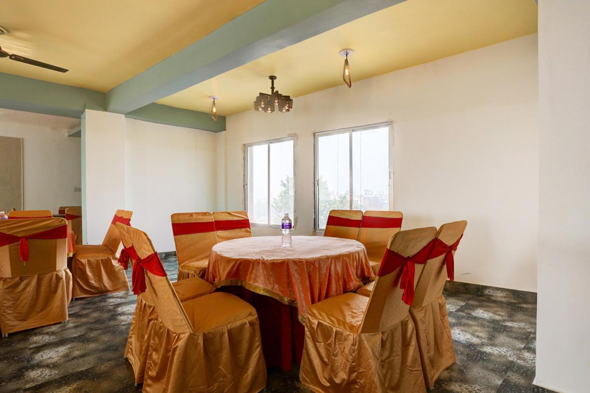 Hotel Collection O Jairaj Alwar Esterno foto