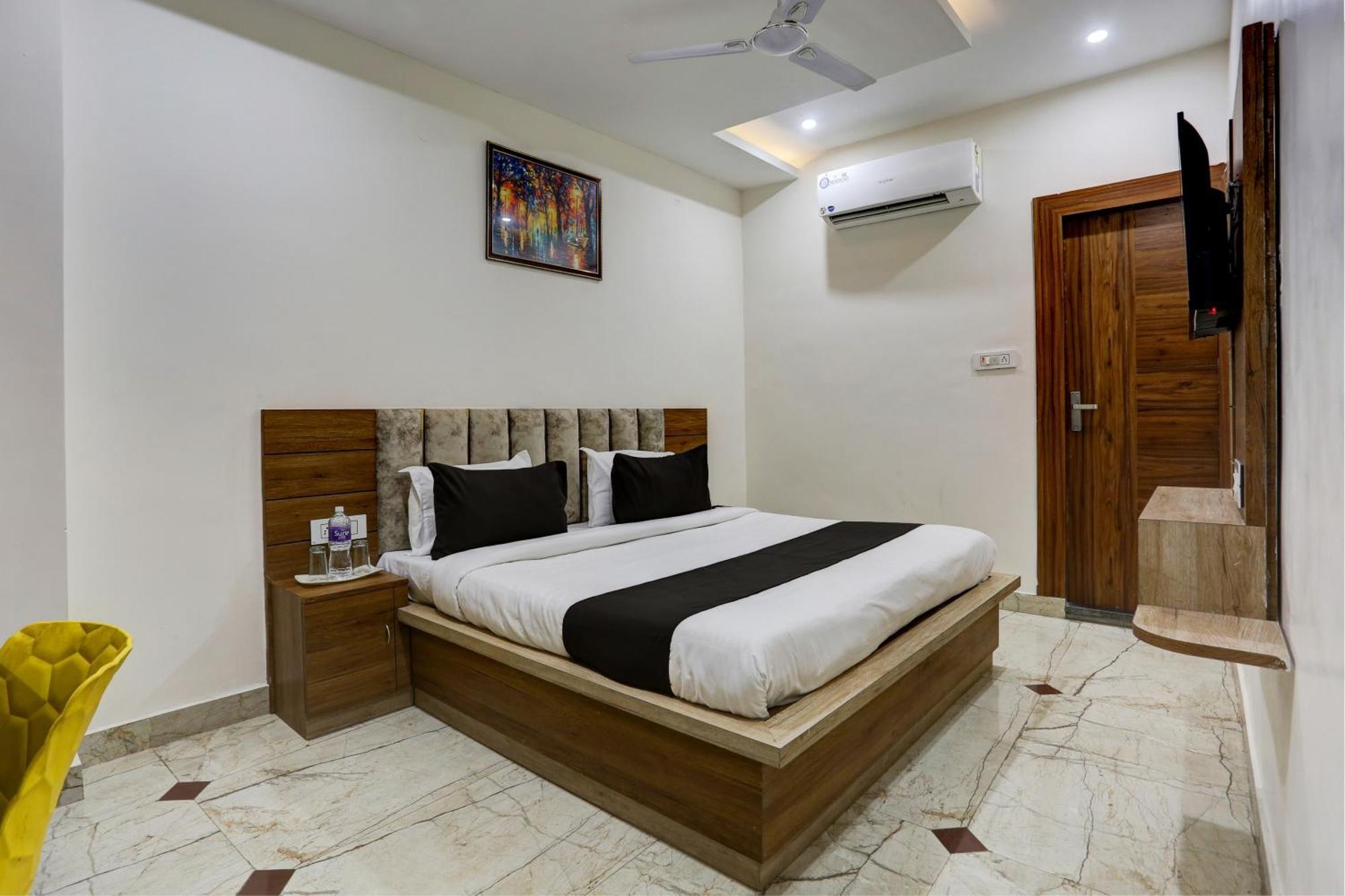 Hotel Collection O Jairaj Alwar Esterno foto